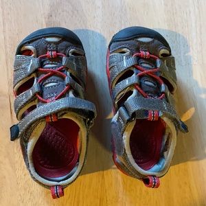 Adorable Keen Shoes - Like New